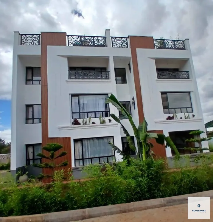 Newly built Affordable 4 bedroom (2 ensuite) Semi detached duplex. photo 5