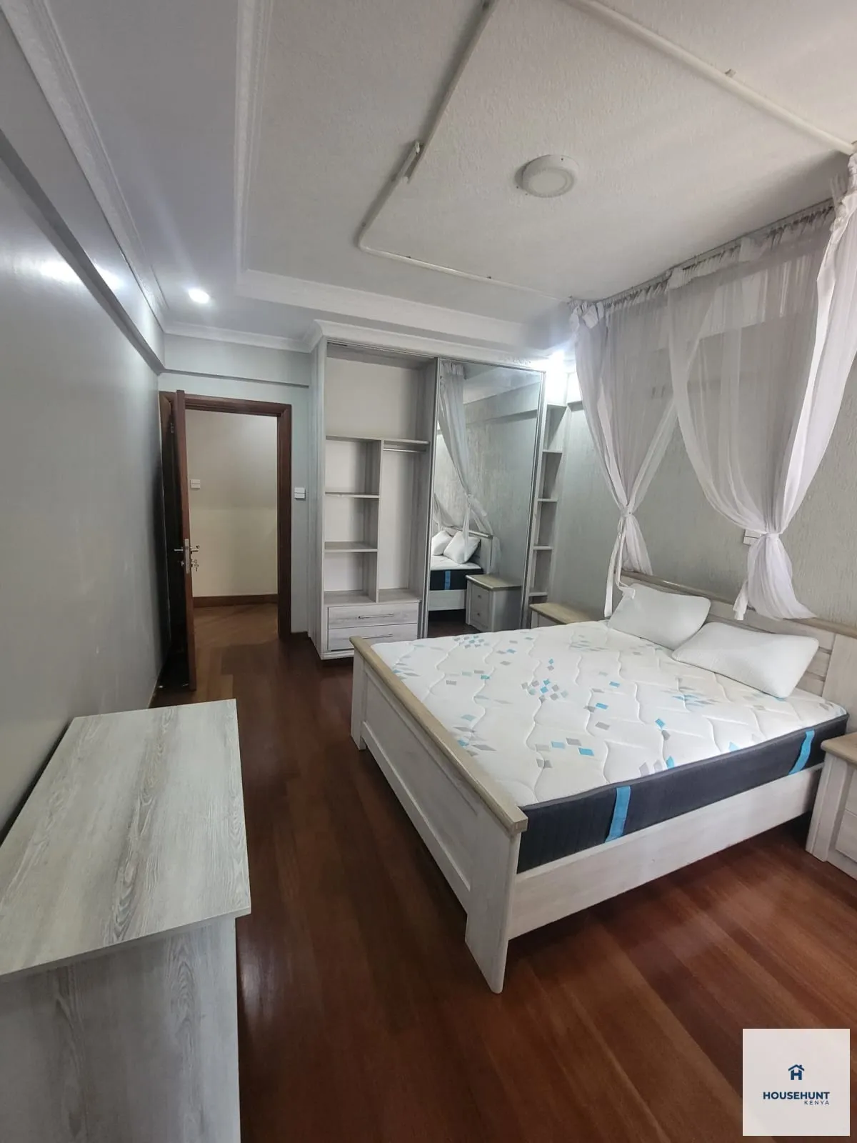 FULLY FURNISHED 4 BEDROOM photo 4