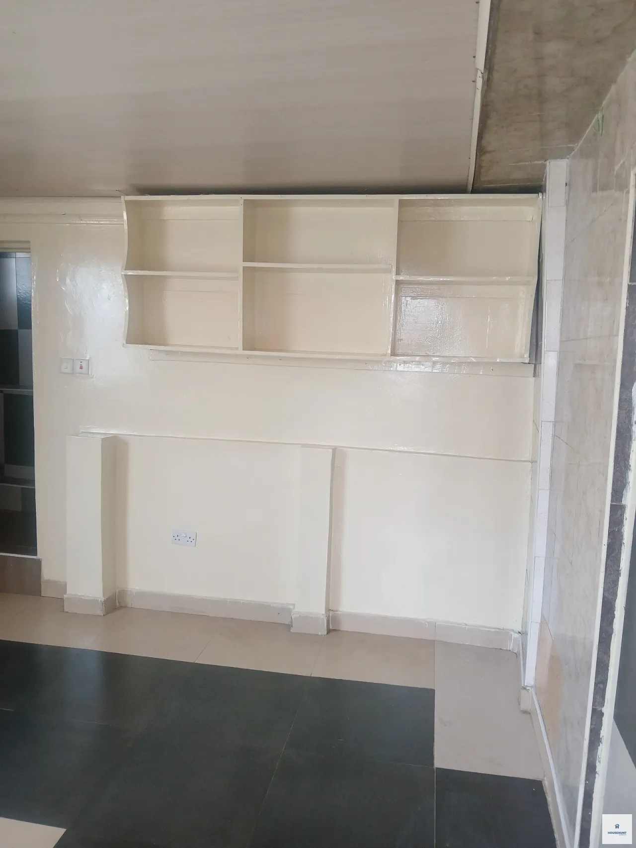 Spacious Bedsitter in Ngara photo 3