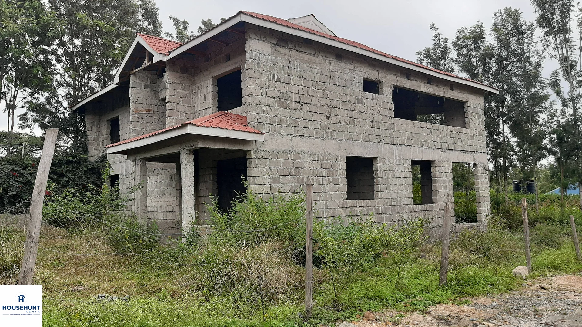 4-BEDROOM HOUSE ON 1/8 ACRE WITH TITLE DEED – ALONG KISERIAN/ISINYA ROAD