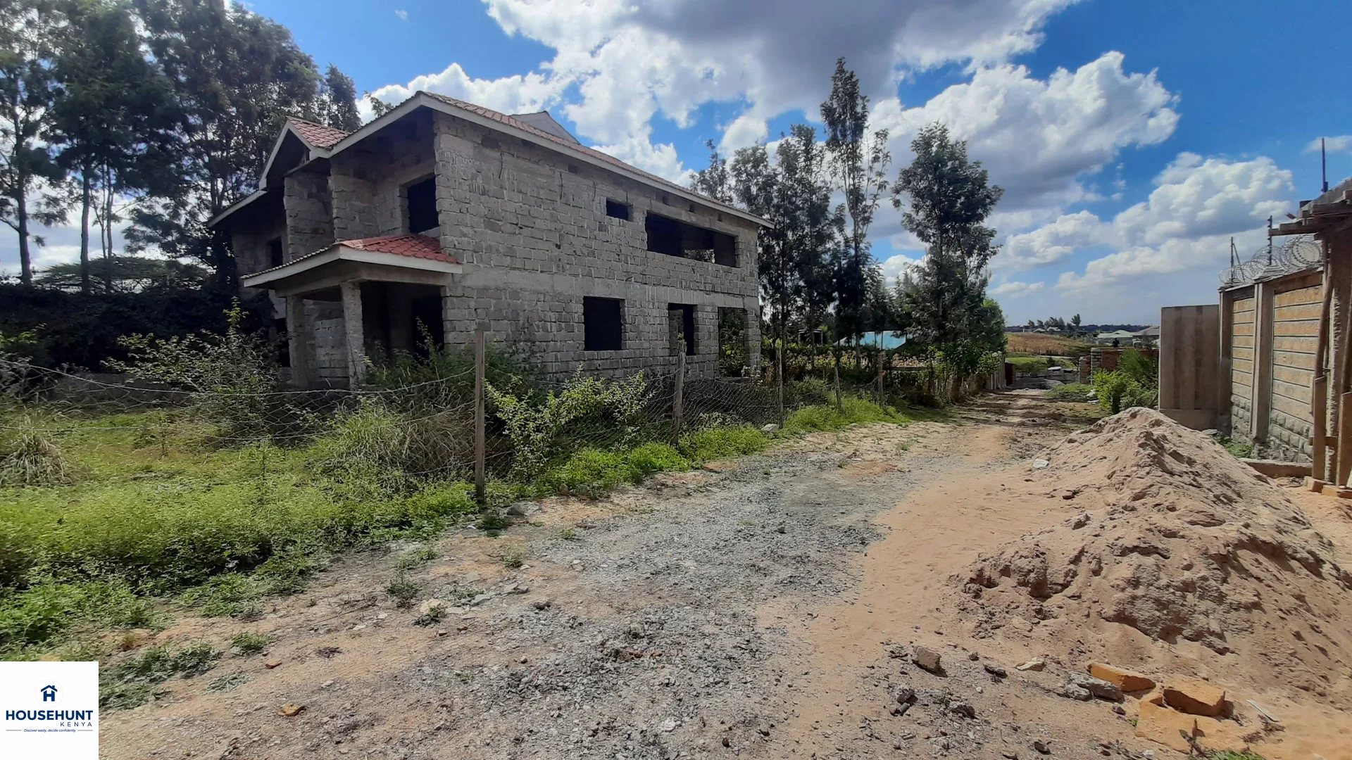 4-BEDROOM HOUSE ON 1/8 ACRE WITH TITLE DEED – ALONG KISERIAN/ISINYA ROAD photo 5